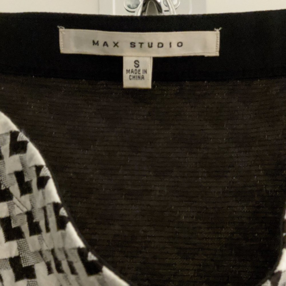 Max Studio knee length pencil skirt size S - Picture 3 of 4